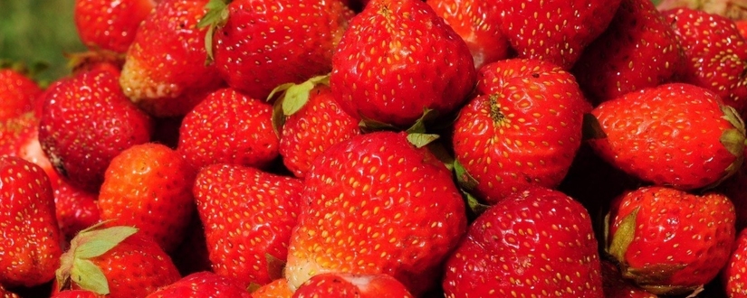 fruits strawberries pyramid 1920x1080